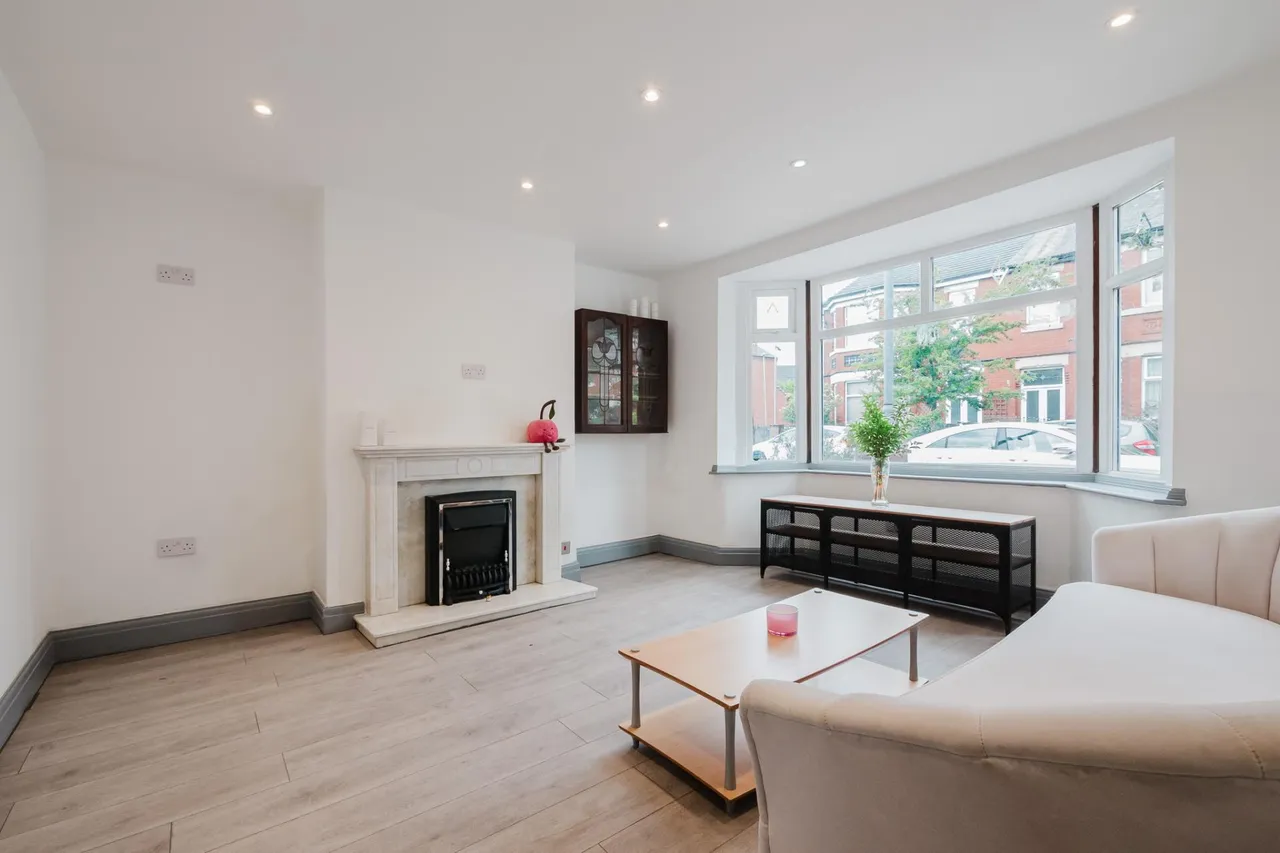 Worsley Avenue, Manchester, Blackley, M40, photo 3