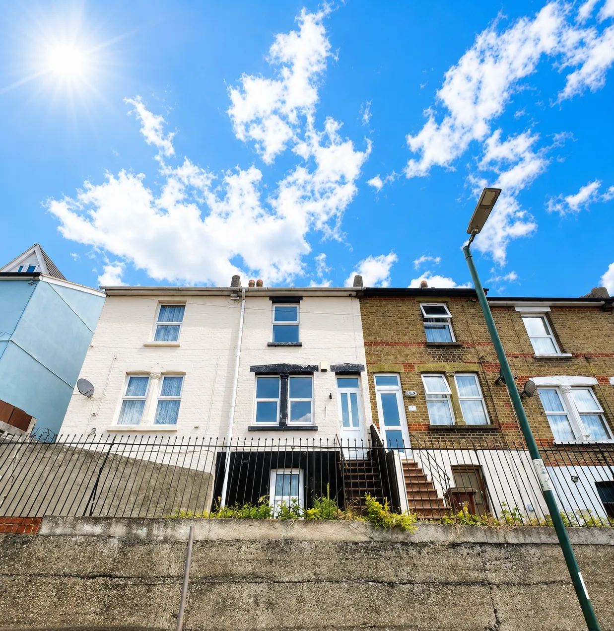 2 bed house to rent, Upper Luton Road, Chatham, ME5