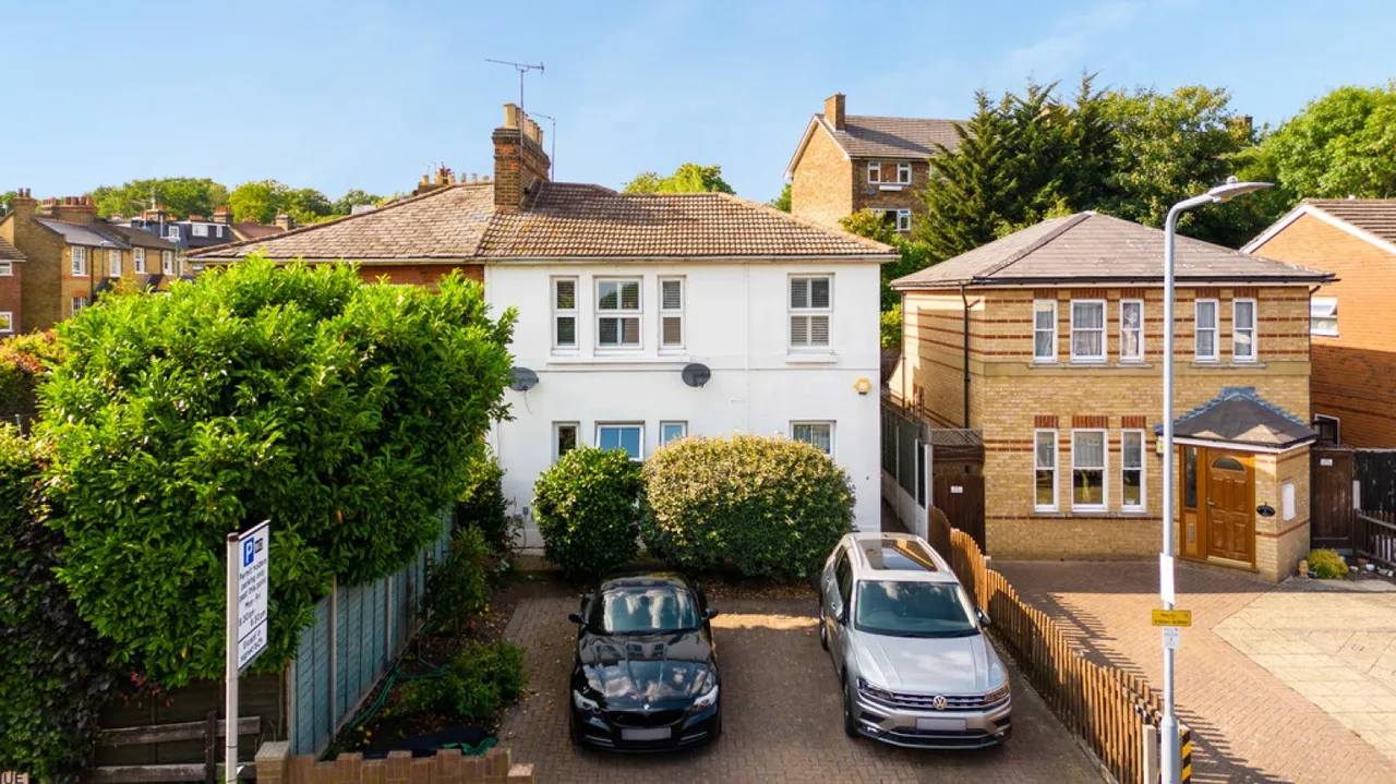 2 bed flat for sale — Elmcroft Avenue, Wanstead