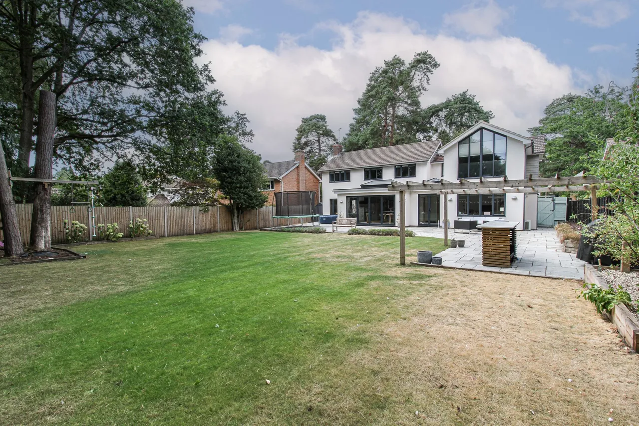 Chinnock Close, Fleet, GU52 7SN, photo 2