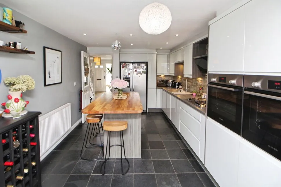Plover Close, Glossop, Derbyshire, SK13, photo 2