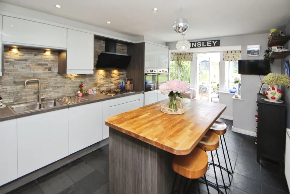 Plover Close, Glossop, Derbyshire, SK13, photo 5