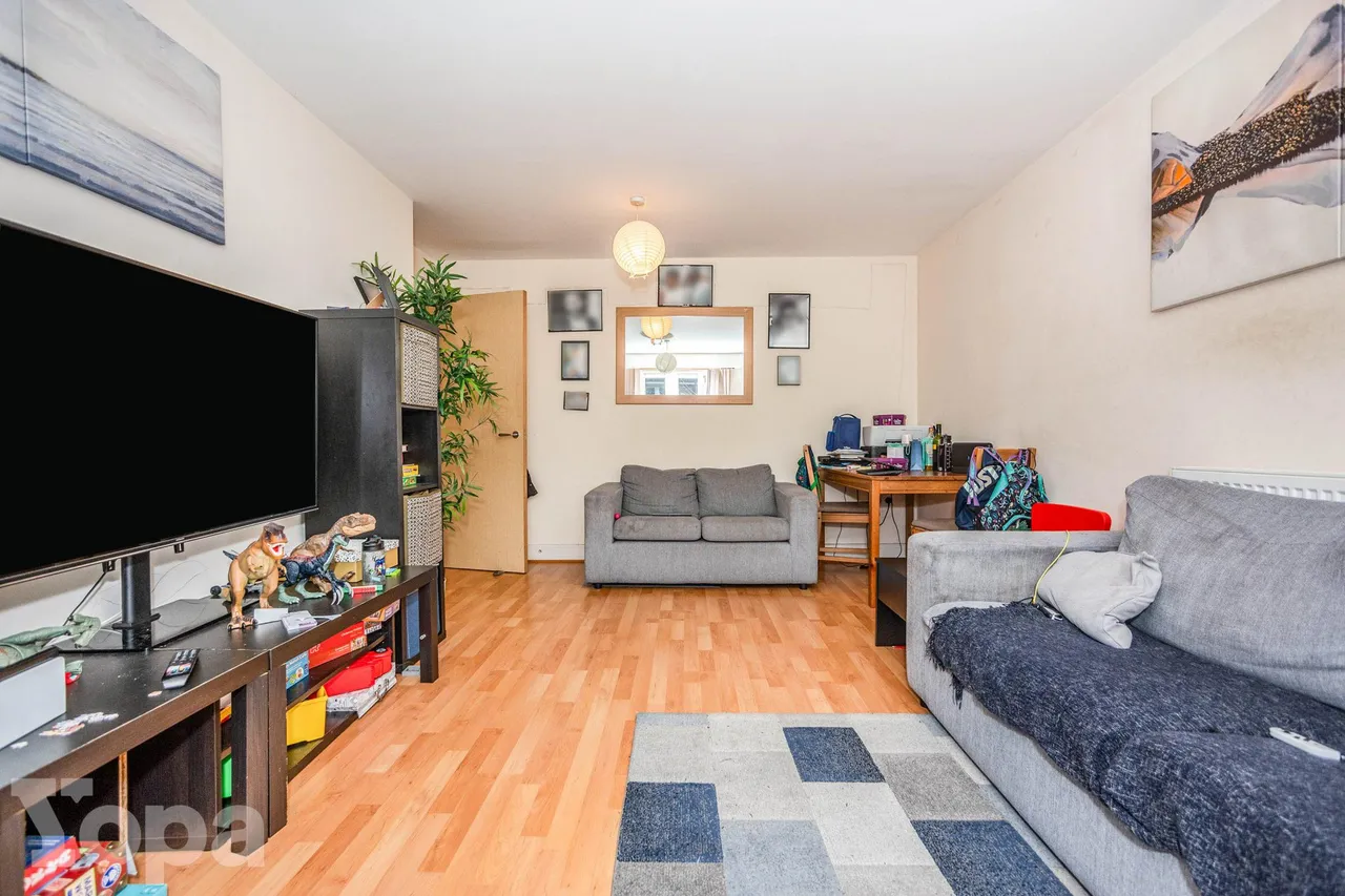Black Eagle Drive, Gravesend, DA11, photo 3
