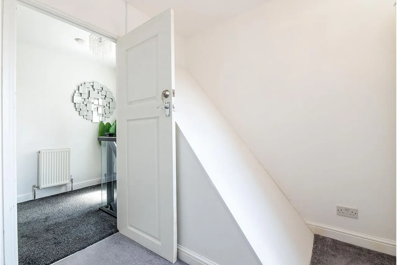 Hollydale Road, Nottingham, NG3, photo 47