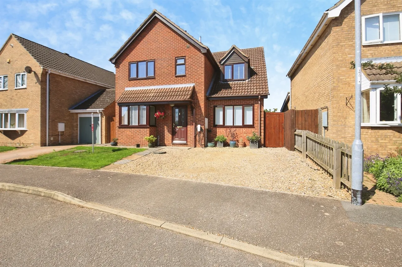 4 bed house for sale — Harvest Close, Stilton, Peterborough