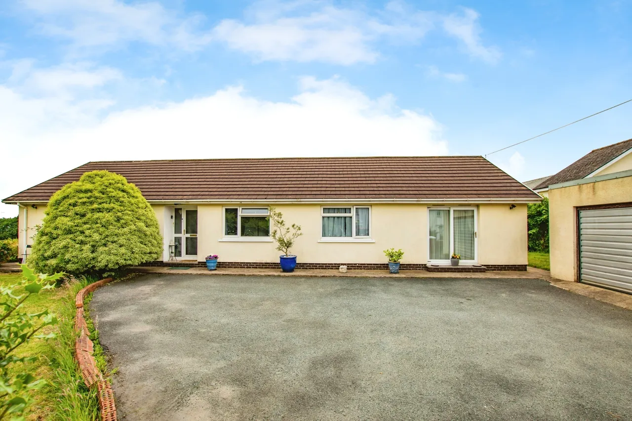5 bed house for sale, Glan Preseli, Llanddewi Velfrey, SA67