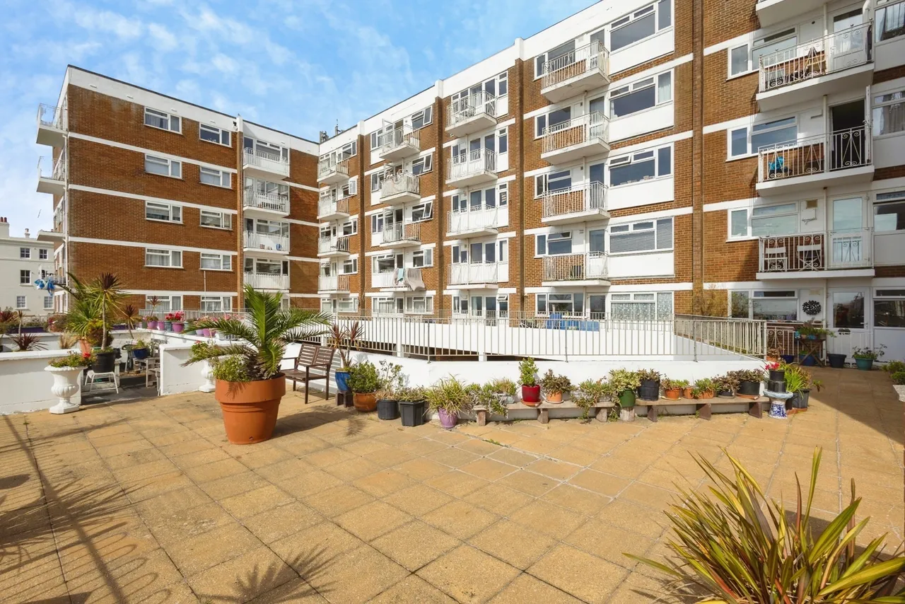 2 bed flat for sale, Sea Front, Hayling Island, PO11