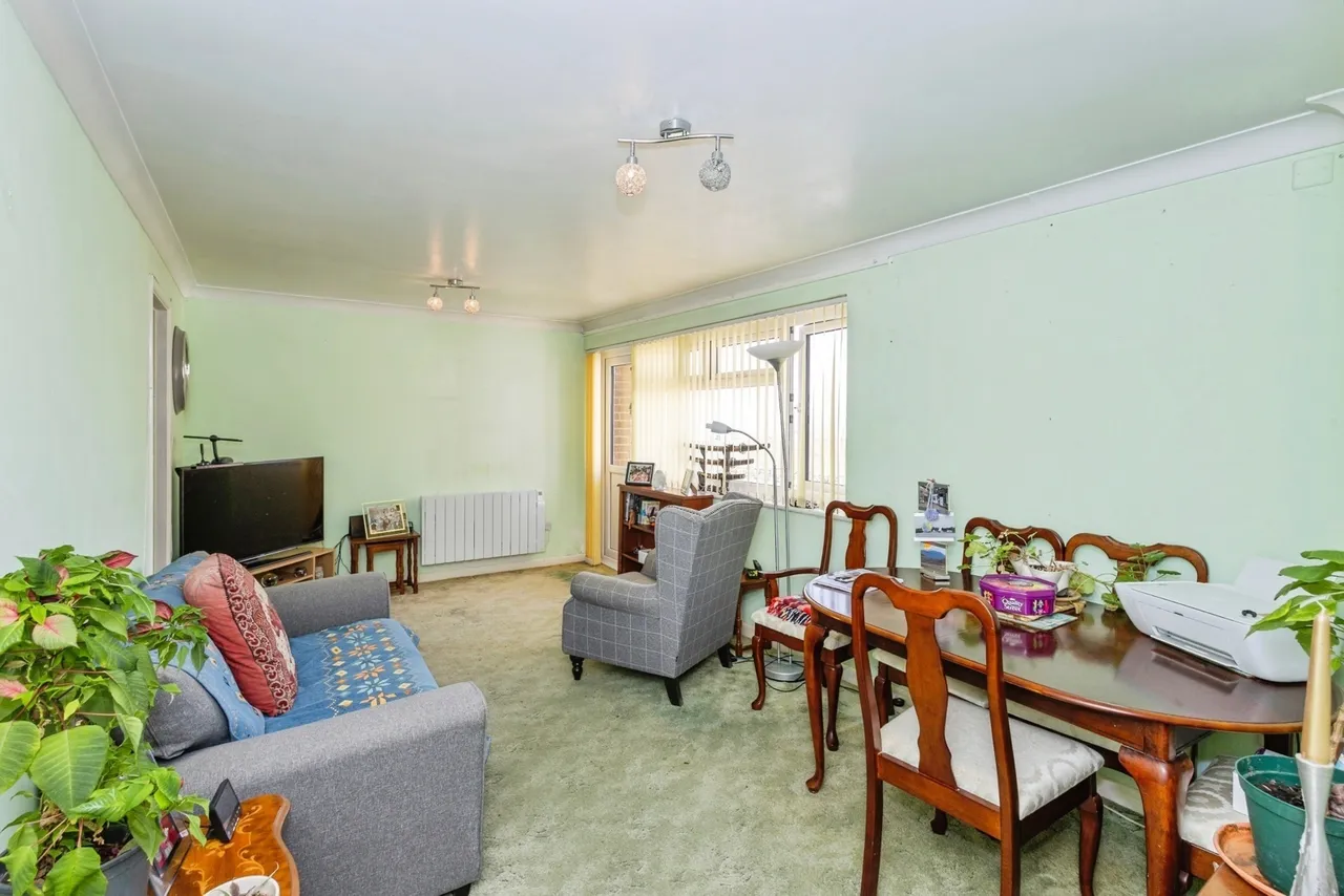 Sea Front, Hayling Island, PO11, photo 2