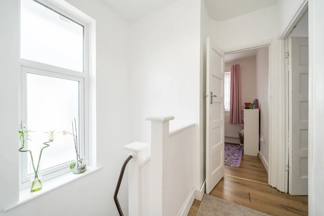 Curzon Avenue, Stanmore, HA7, photo 12