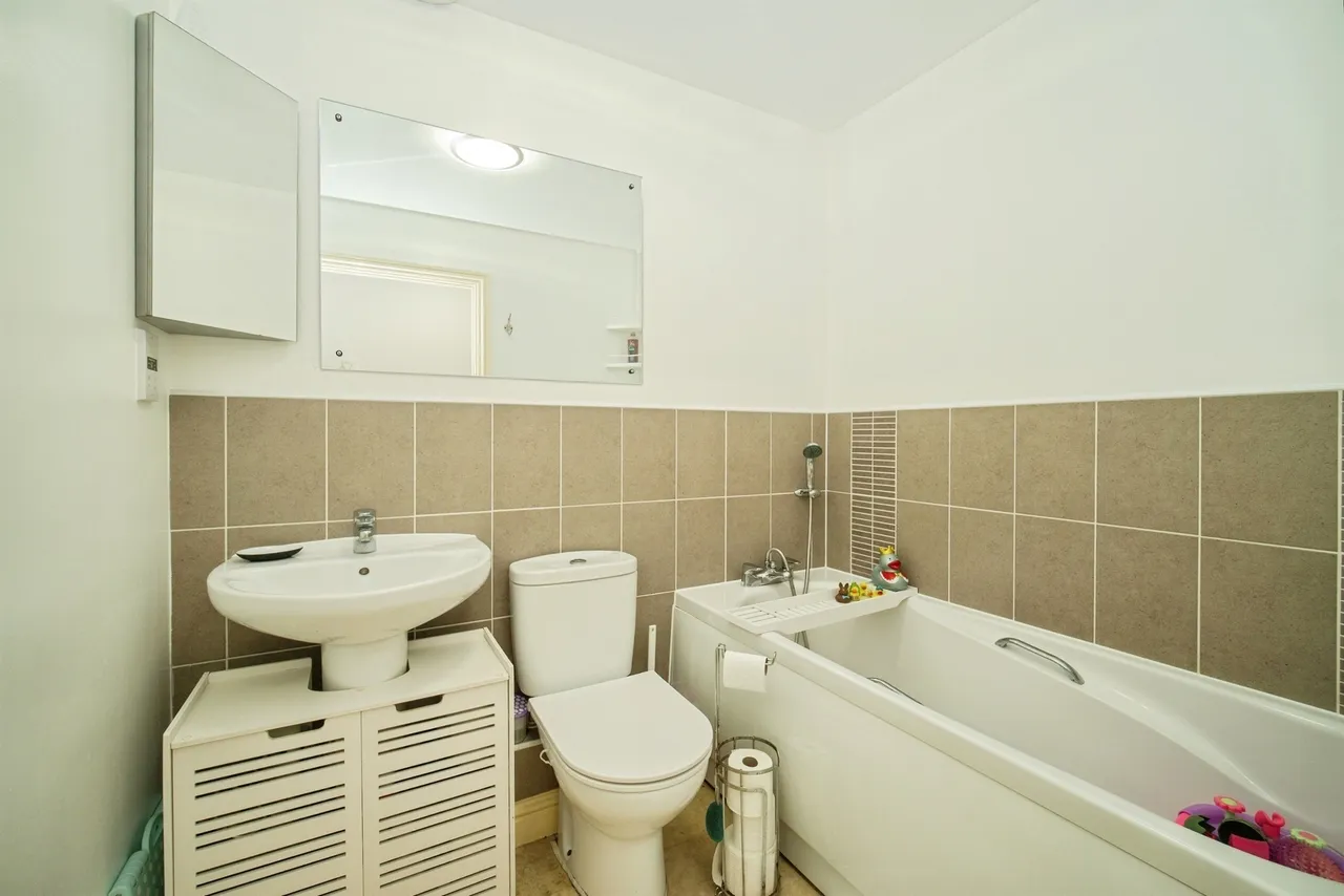 Skippetts Gardens, Basingstoke, RG21, photo 5