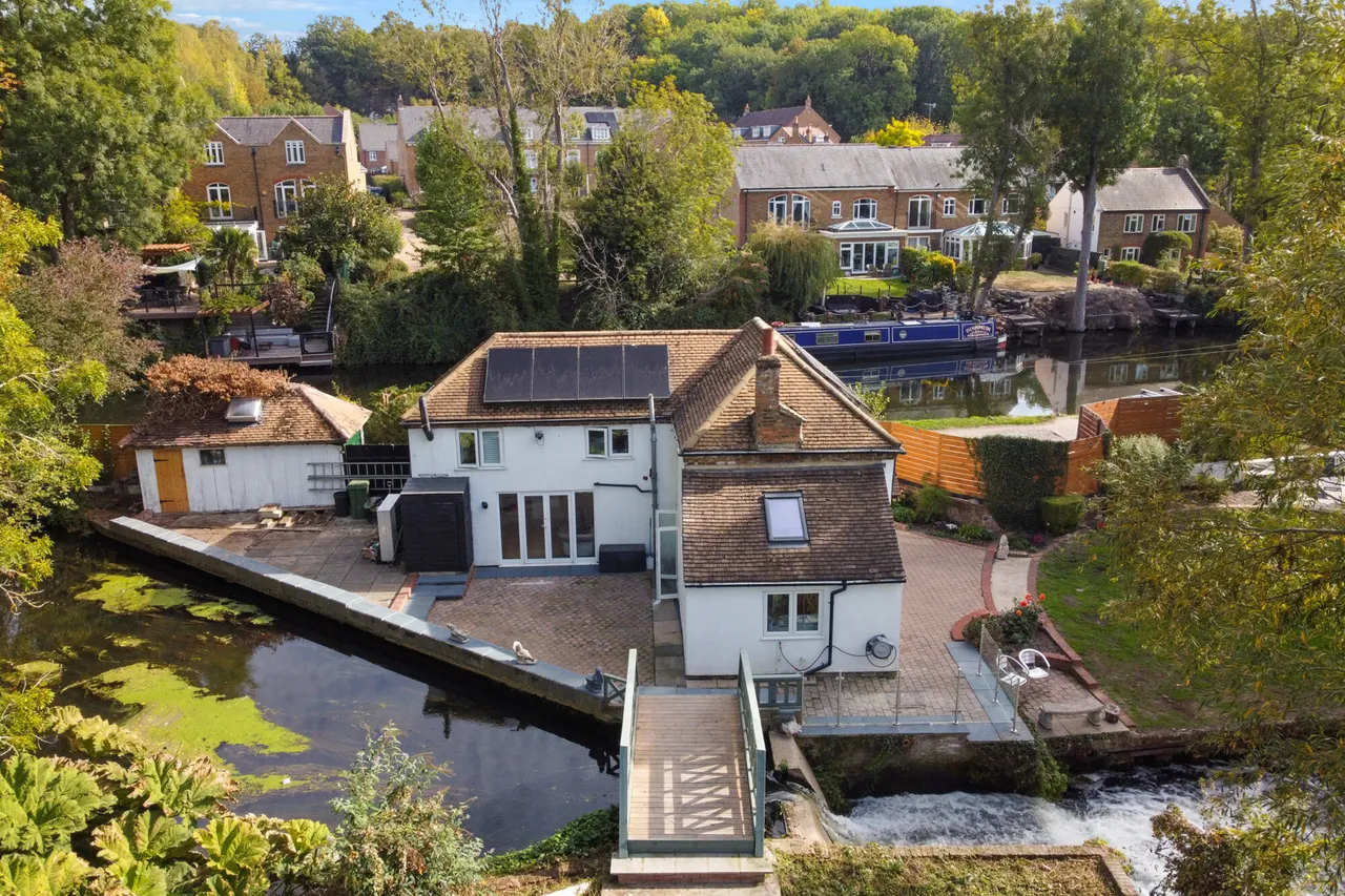 Coppermill Lock, Canal Side, UB9, photo 23