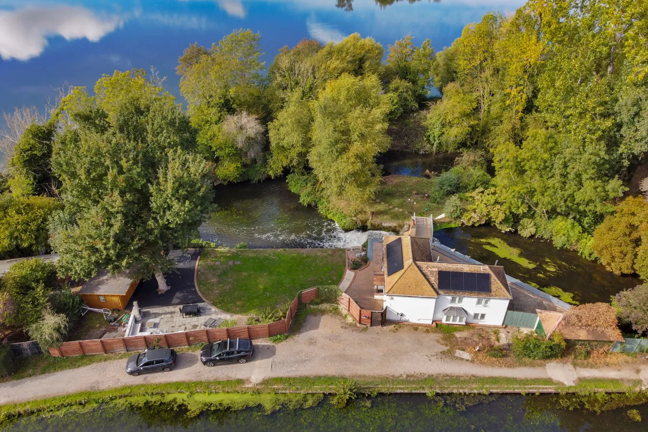 Coppermill Lock, Canal Side, UB9, photo 26