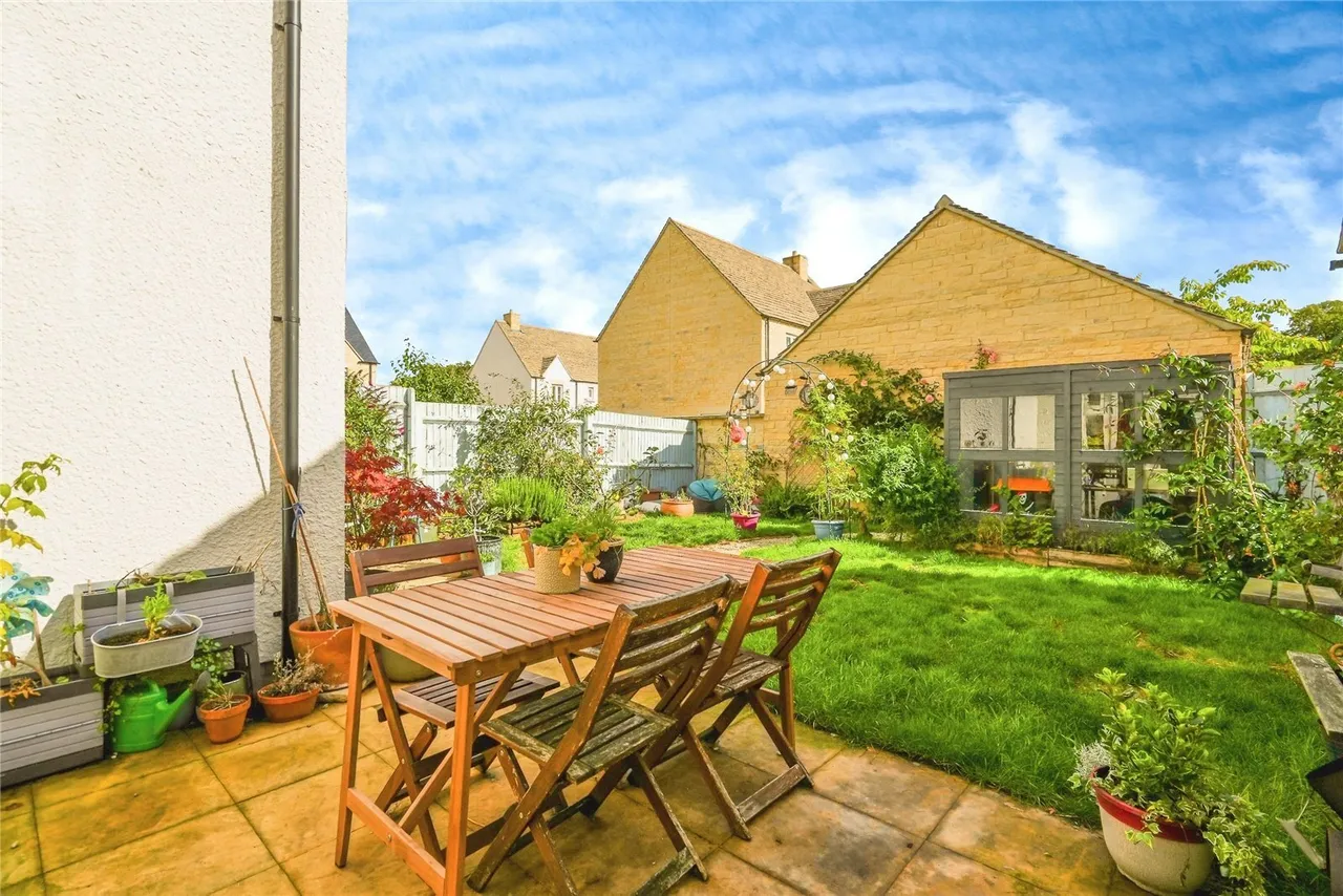 Barnard Mews, Burford, OX18, photo 11