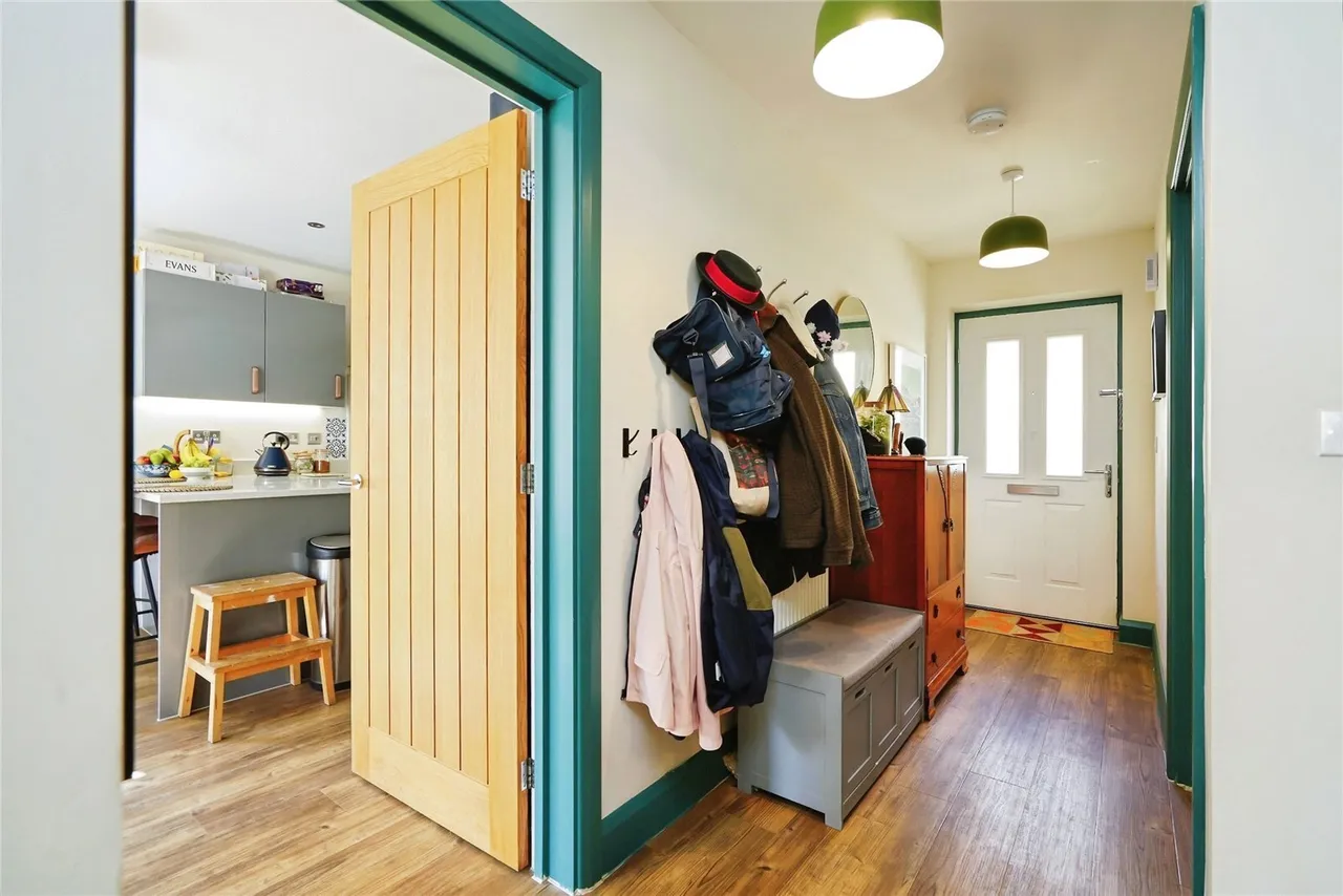 Barnard Mews, Burford, OX18, photo 17