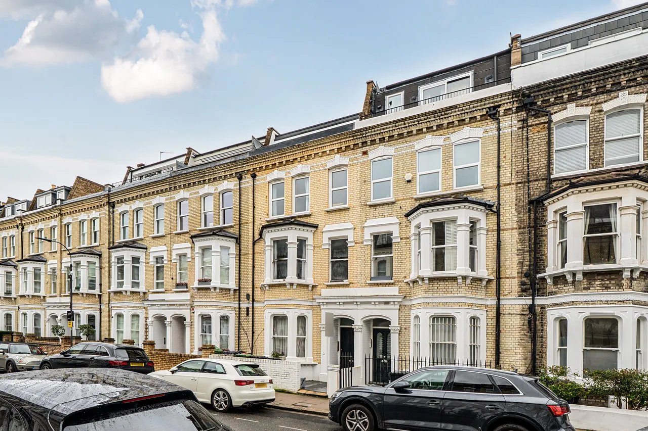 2 bed flat for sale — First Floor, 31 Radipole Road, London