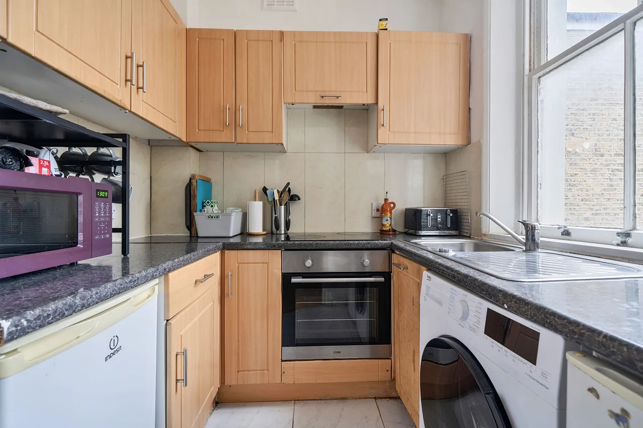 First Floor, 31 Radipole Road, London, photo 3