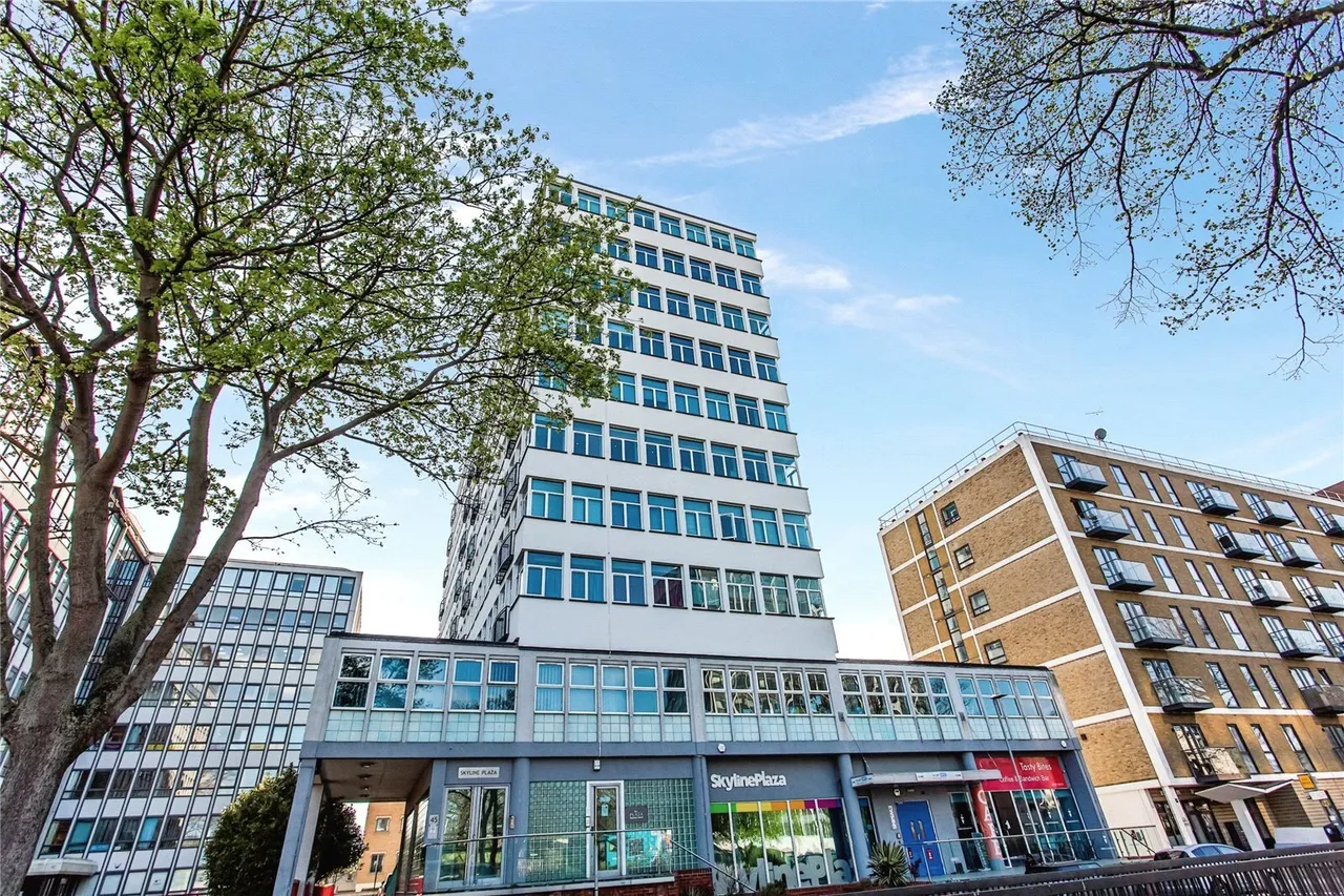 1 bed flat for sale — Skyline Plaza, 45 Victoria Avenue, Southend-On-Sea, Essex, SS2