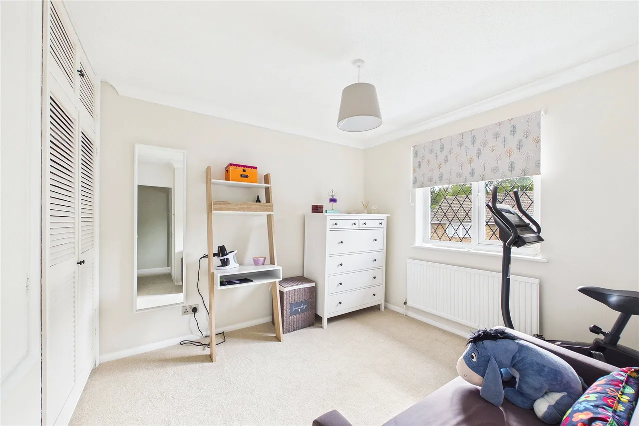 Riverside Avenue, Lightwater, GU18, photo 12