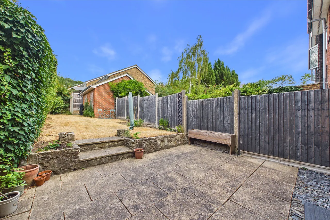 Riverside Avenue, Lightwater, GU18, photo 15