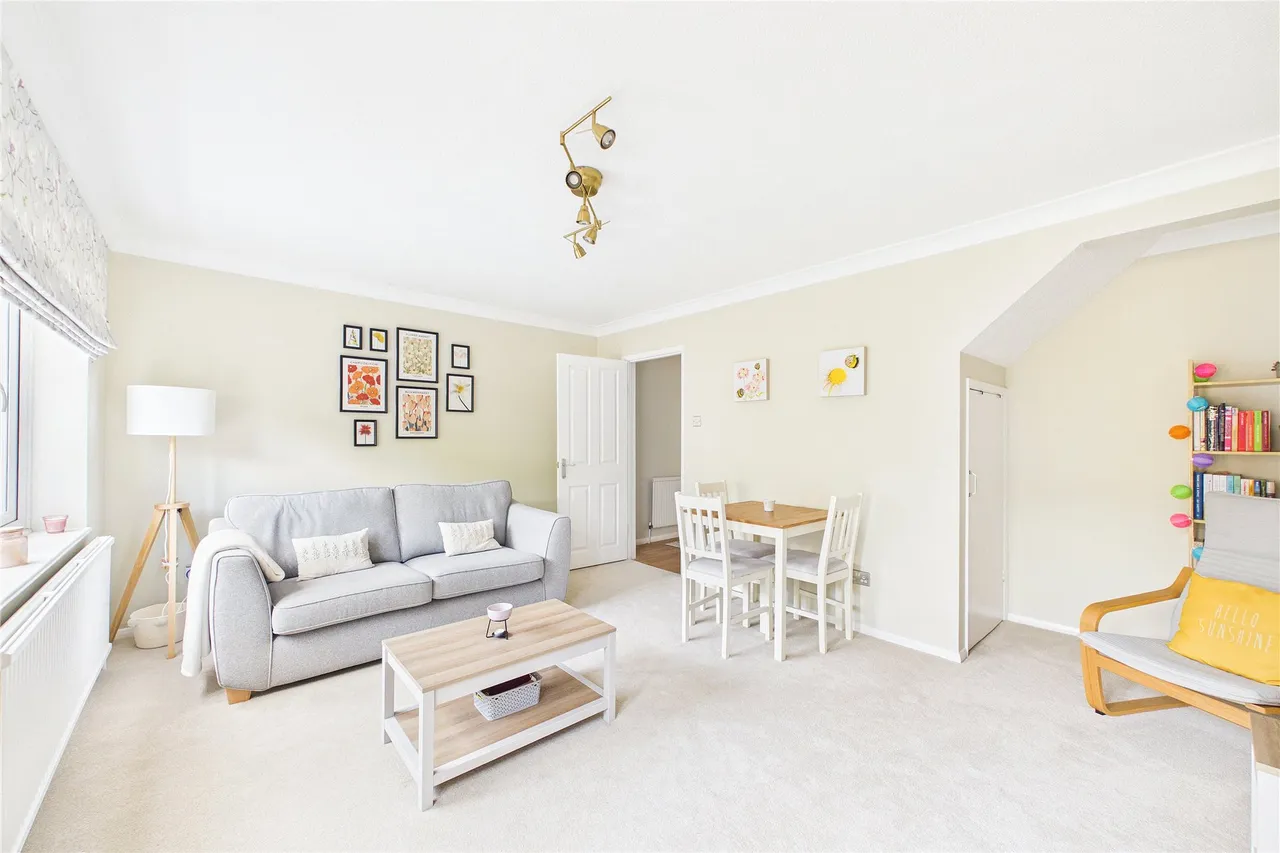 Riverside Avenue, Lightwater, GU18, photo 7