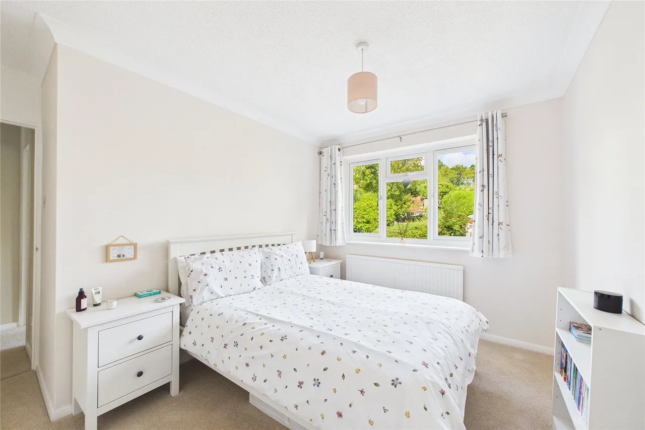 Riverside Avenue, Lightwater, GU18, photo 10