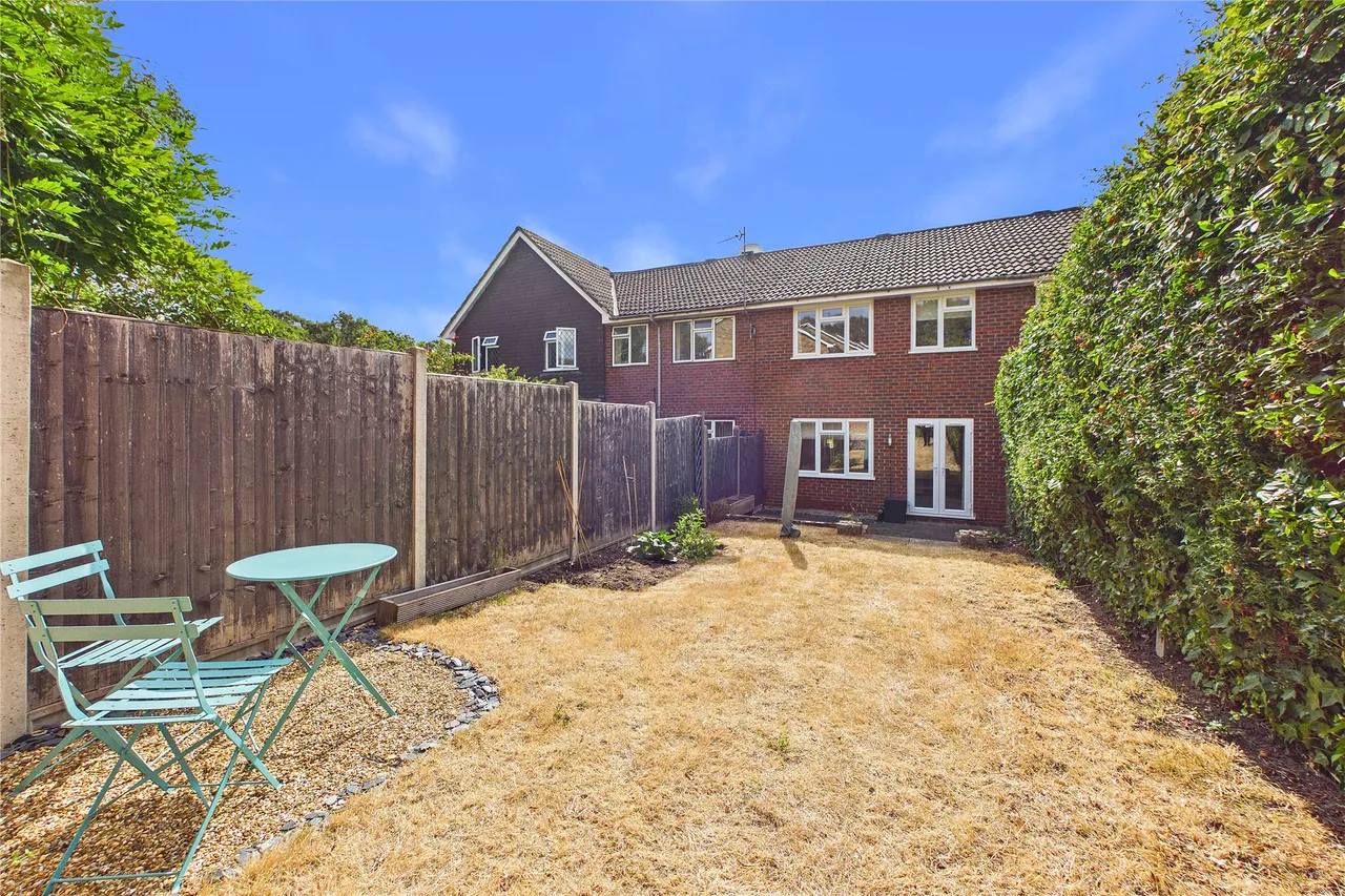 Riverside Avenue, Lightwater, GU18, photo 2