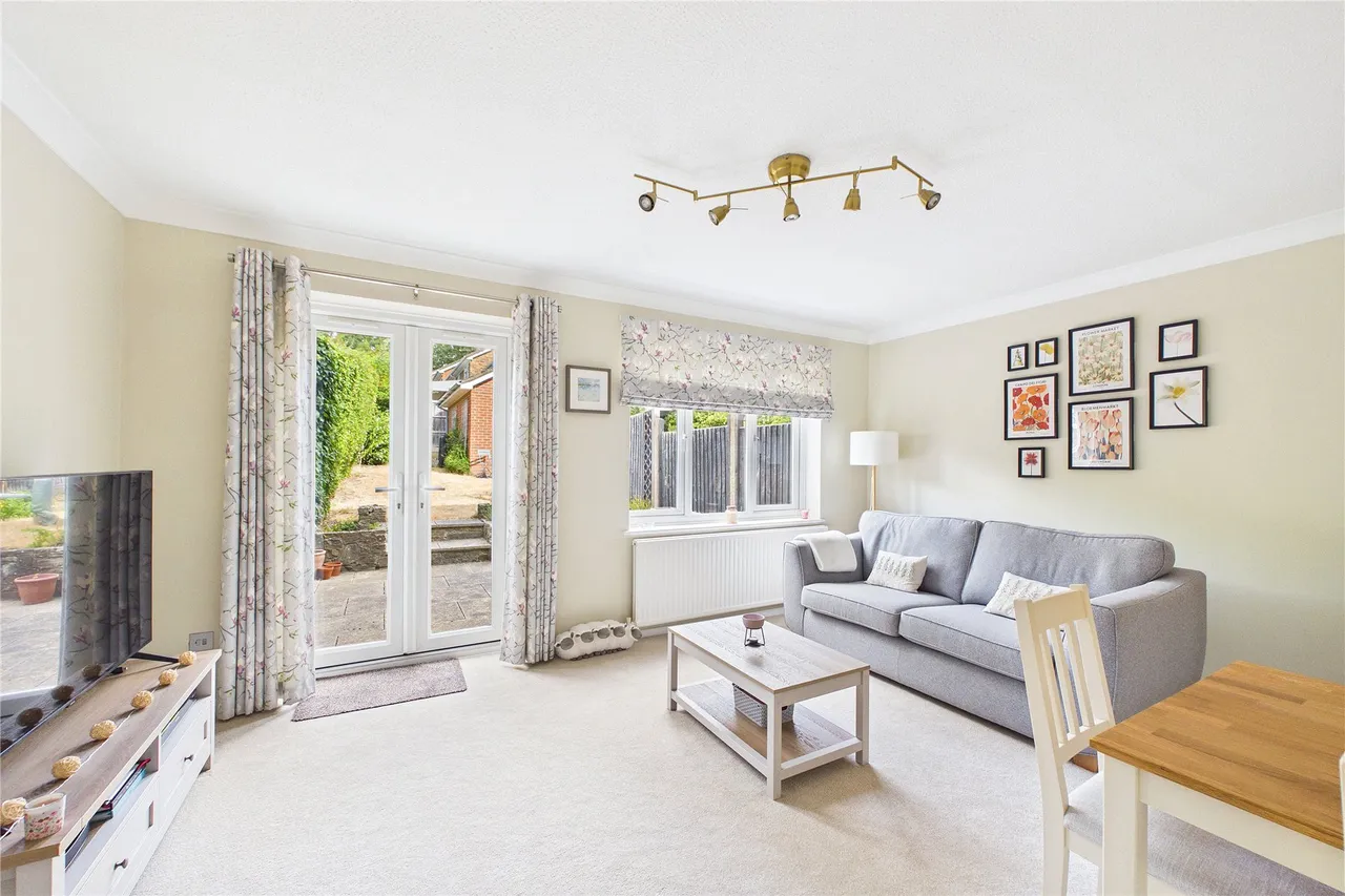 Riverside Avenue, Lightwater, GU18, photo 6