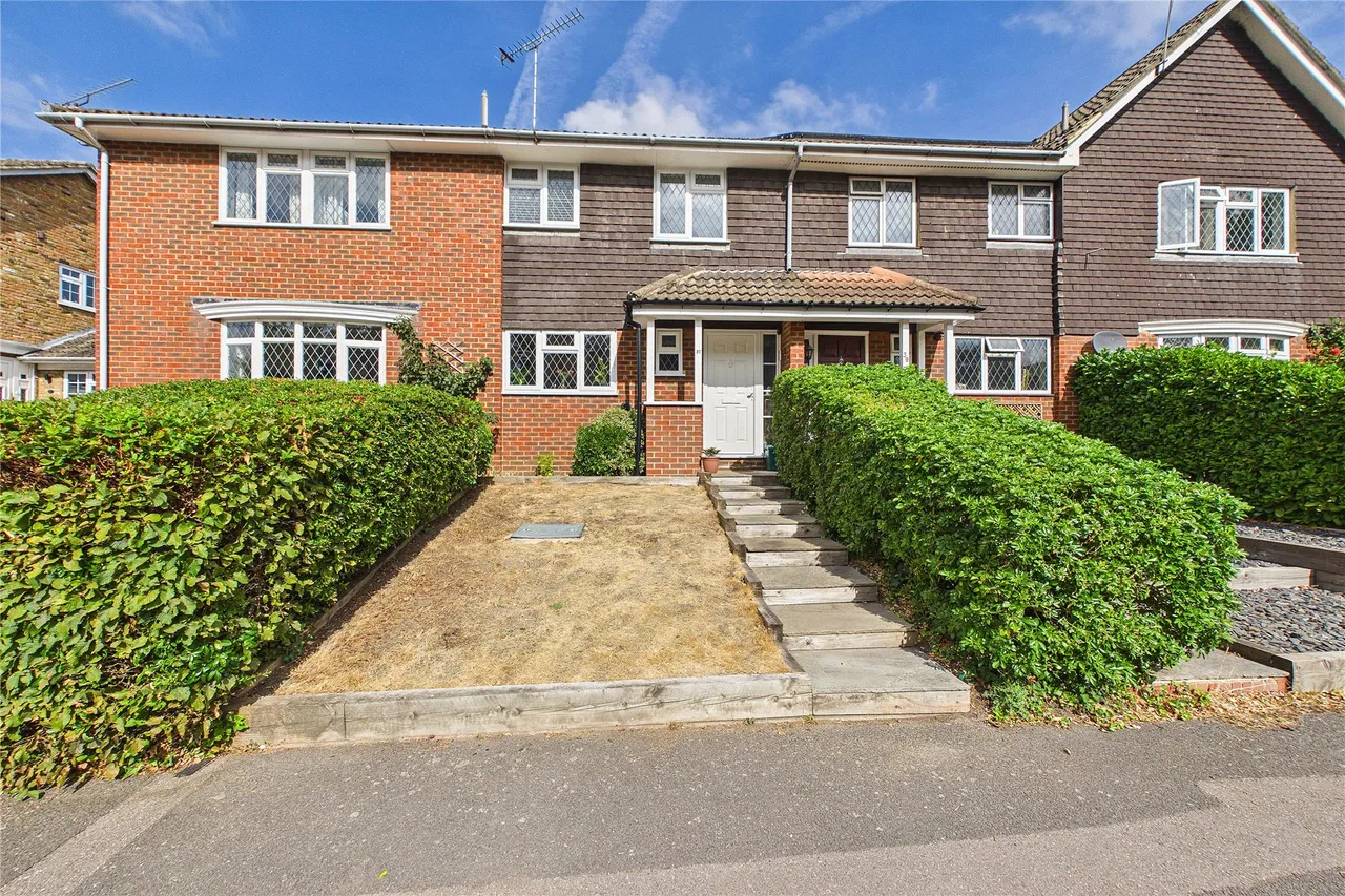 3 bed house for sale, Riverside Avenue, Lightwater, GU18