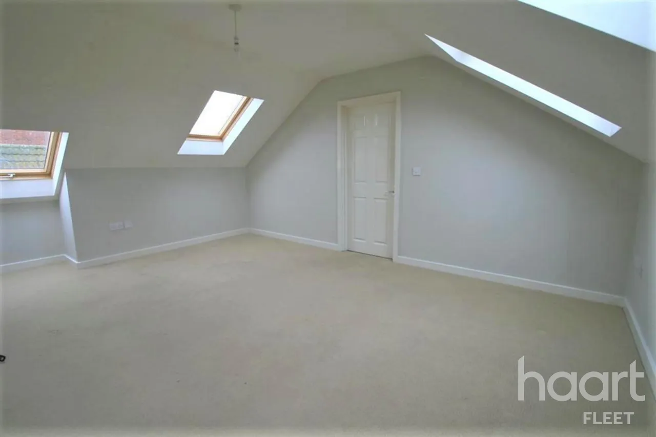 St James Road, GU51, photo 8