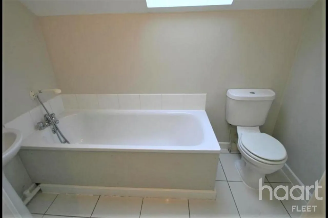 St James Road, GU51, photo 7