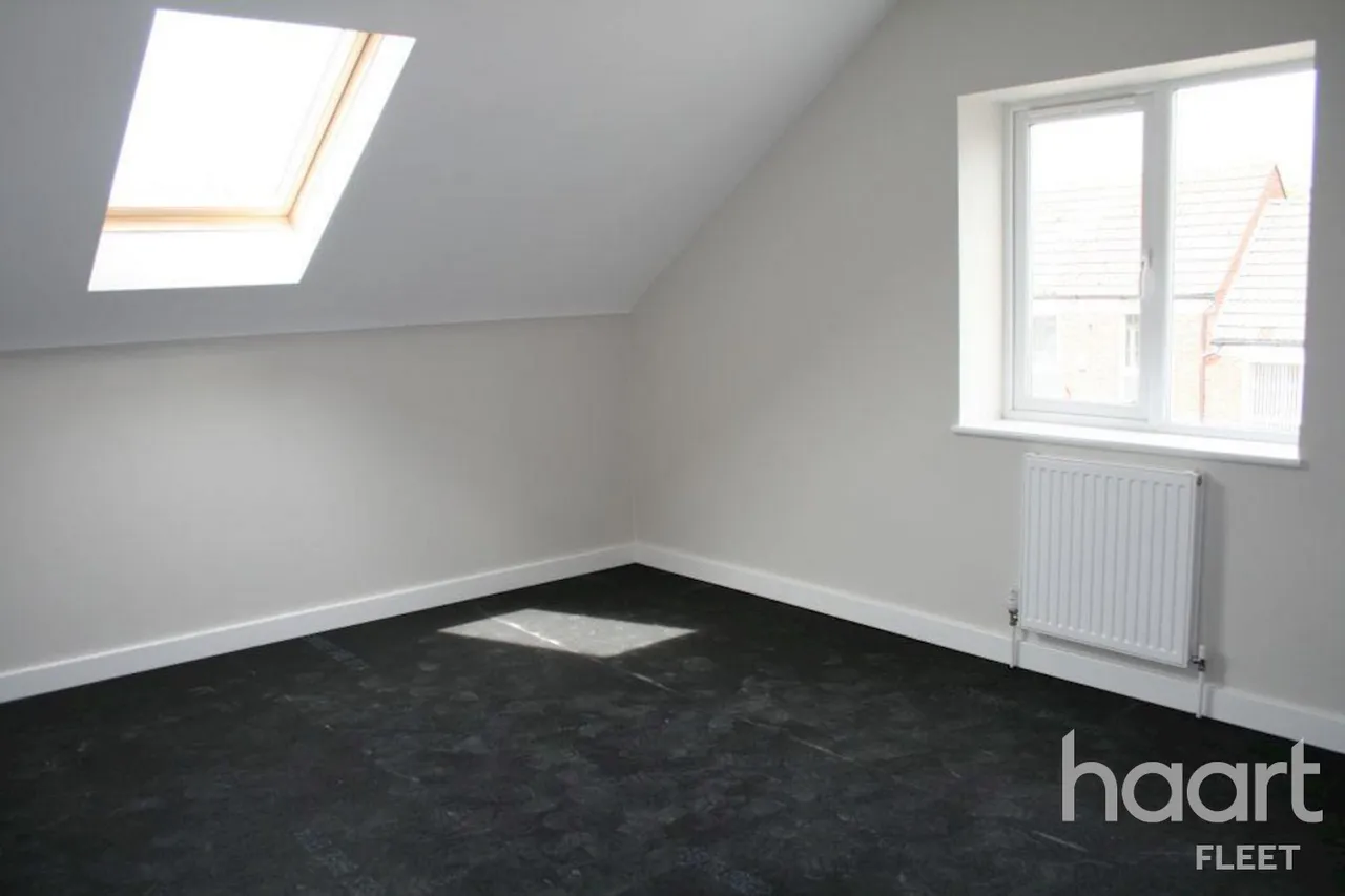 St James Road, GU51, photo 6