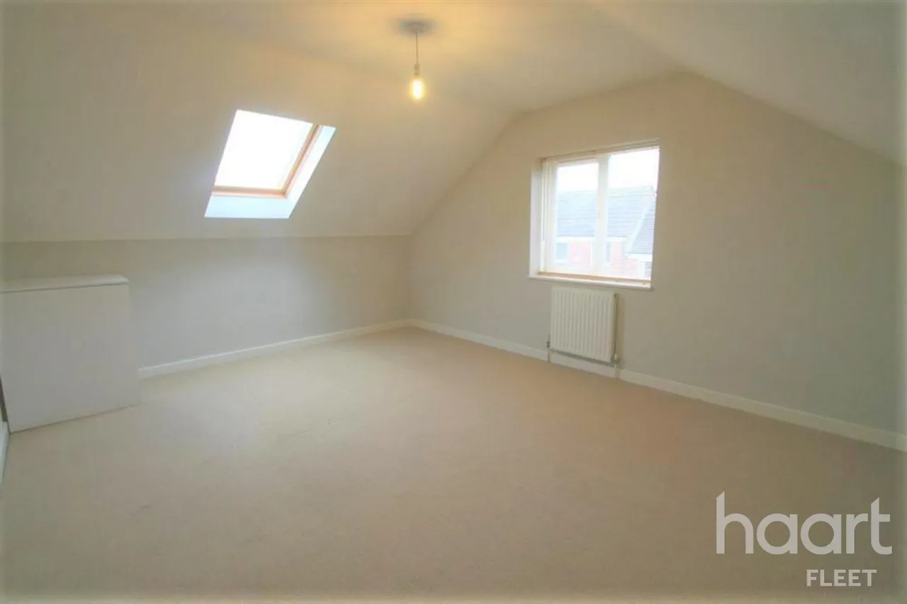 St James Road, GU51, photo 5