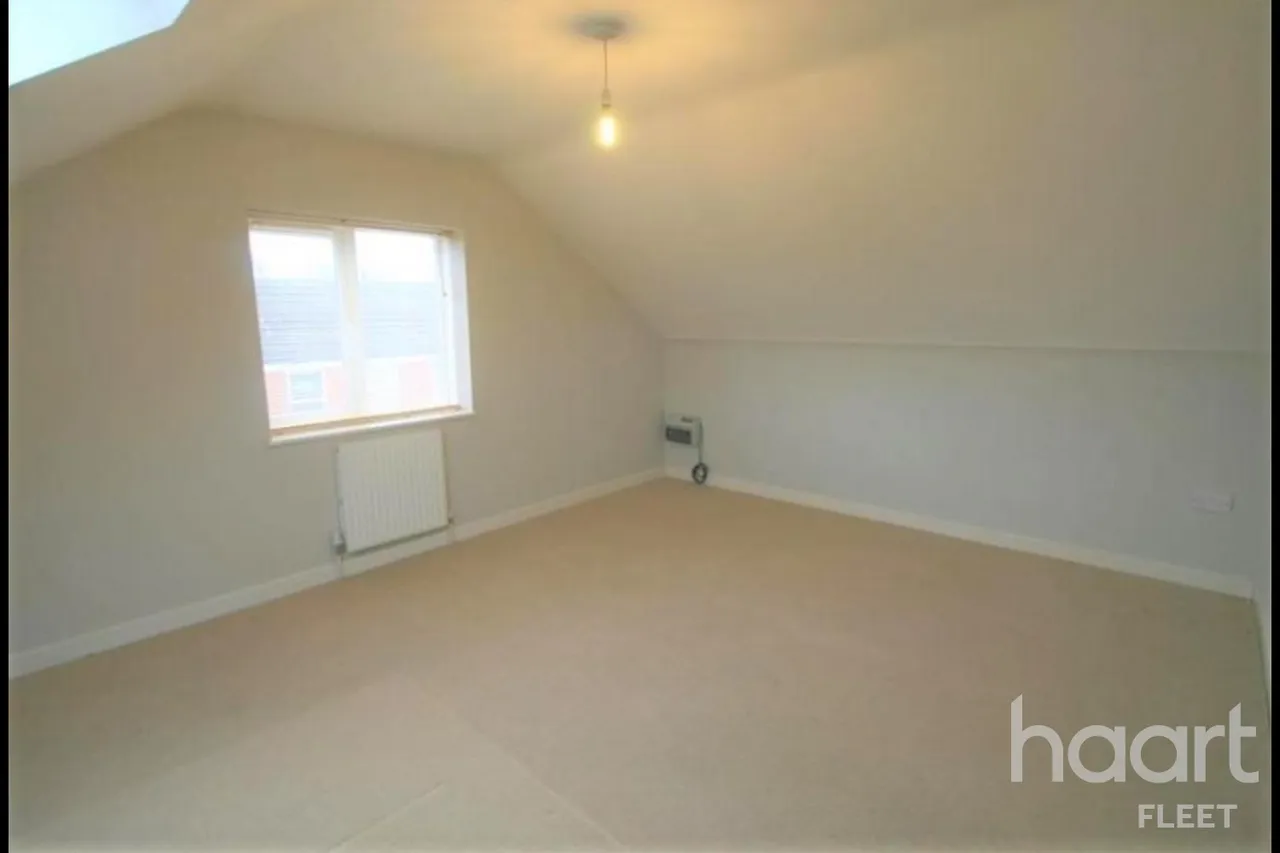St James Road, GU51, photo 4
