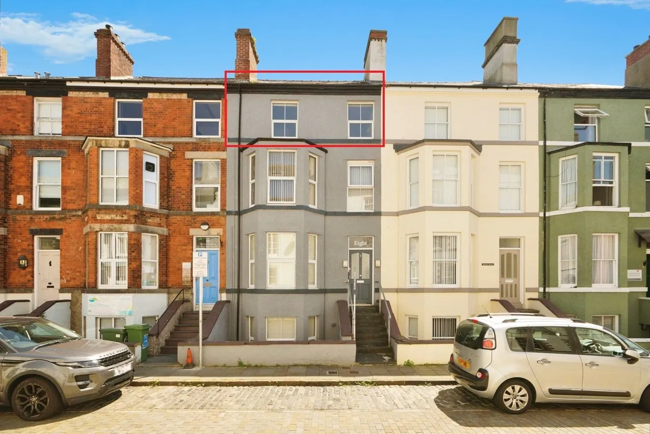 1 bed flat for sale, Church Street, Caernarfon, LL55