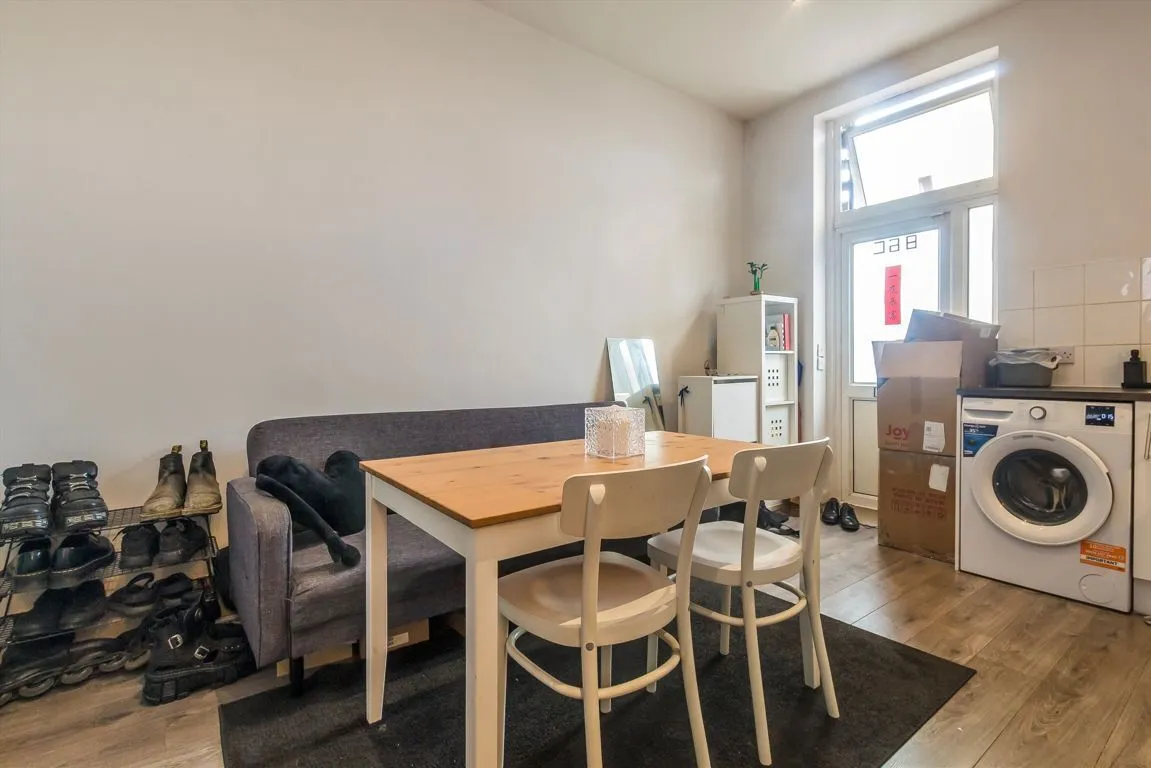 2 bed flat to rent, South Ealing Road, W5