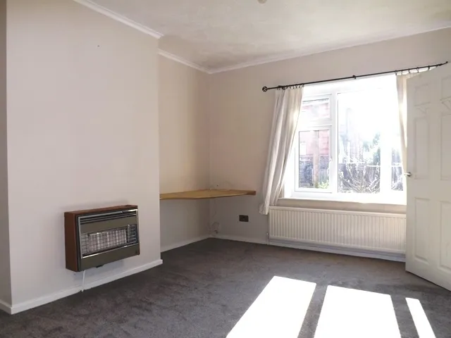 2 bed house to rent — Masters Crescent, Sheffield S5