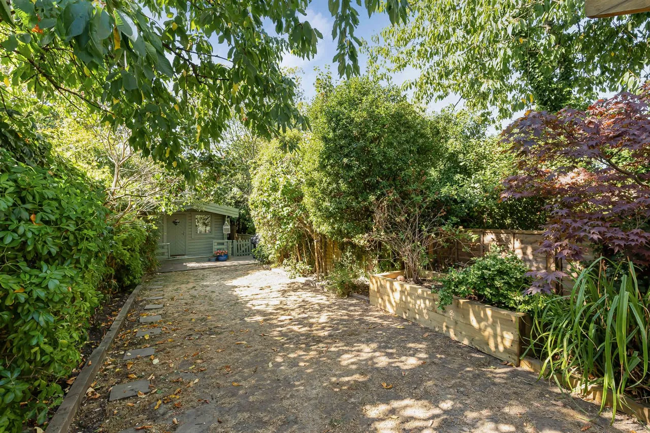 Prospect Road, Rowledge, GU10, photo 21
