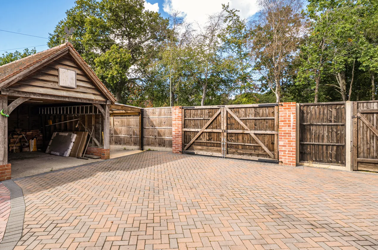 Bishopswood Lane, Baughurst, RG26, photo 8