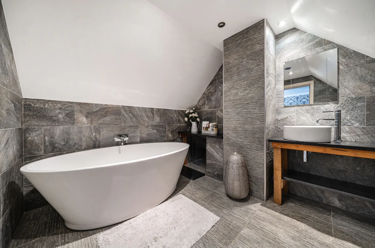 Bishopswood Lane, Baughurst, RG26, photo 6