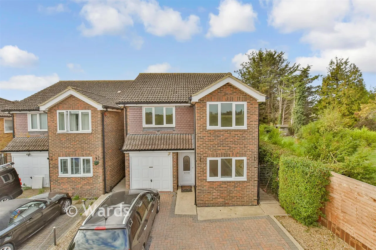 4 bed house for sale, Wickham Close, Newington, ME9
