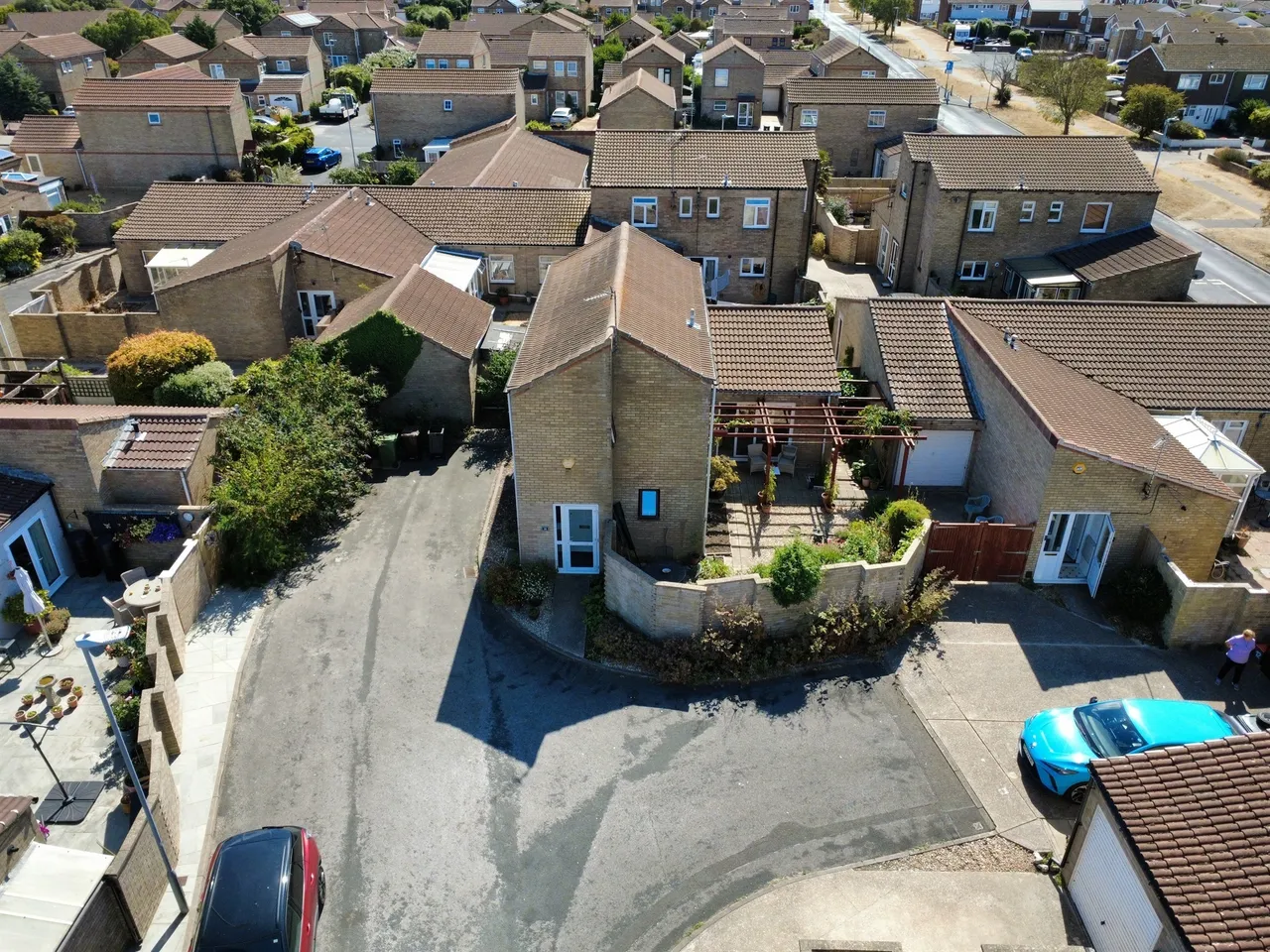 Gardner Close, Eastbourne, BN23, photo 2