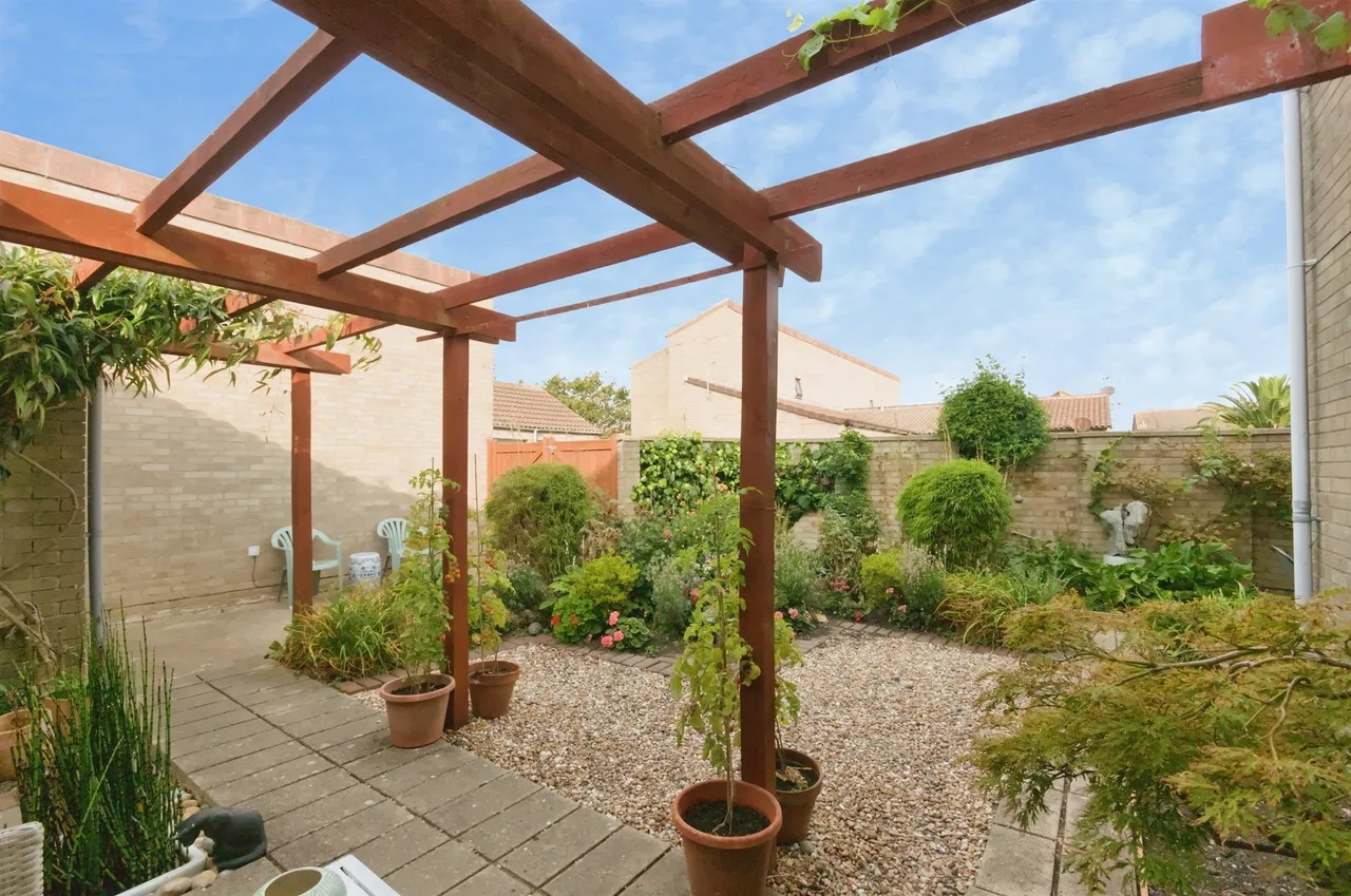 Gardner Close, Eastbourne, BN23, photo 17