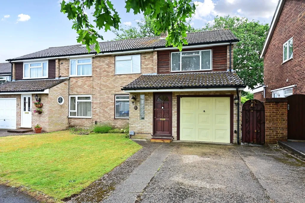 Ashley Drive, Blackwater, GU17, photo 2