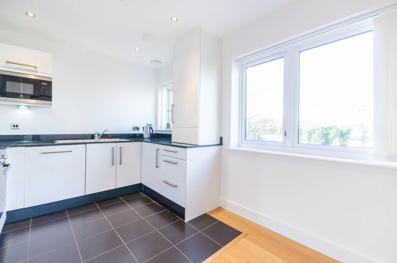Flat 3, 62 Fairthorn Road, London, photo 2
