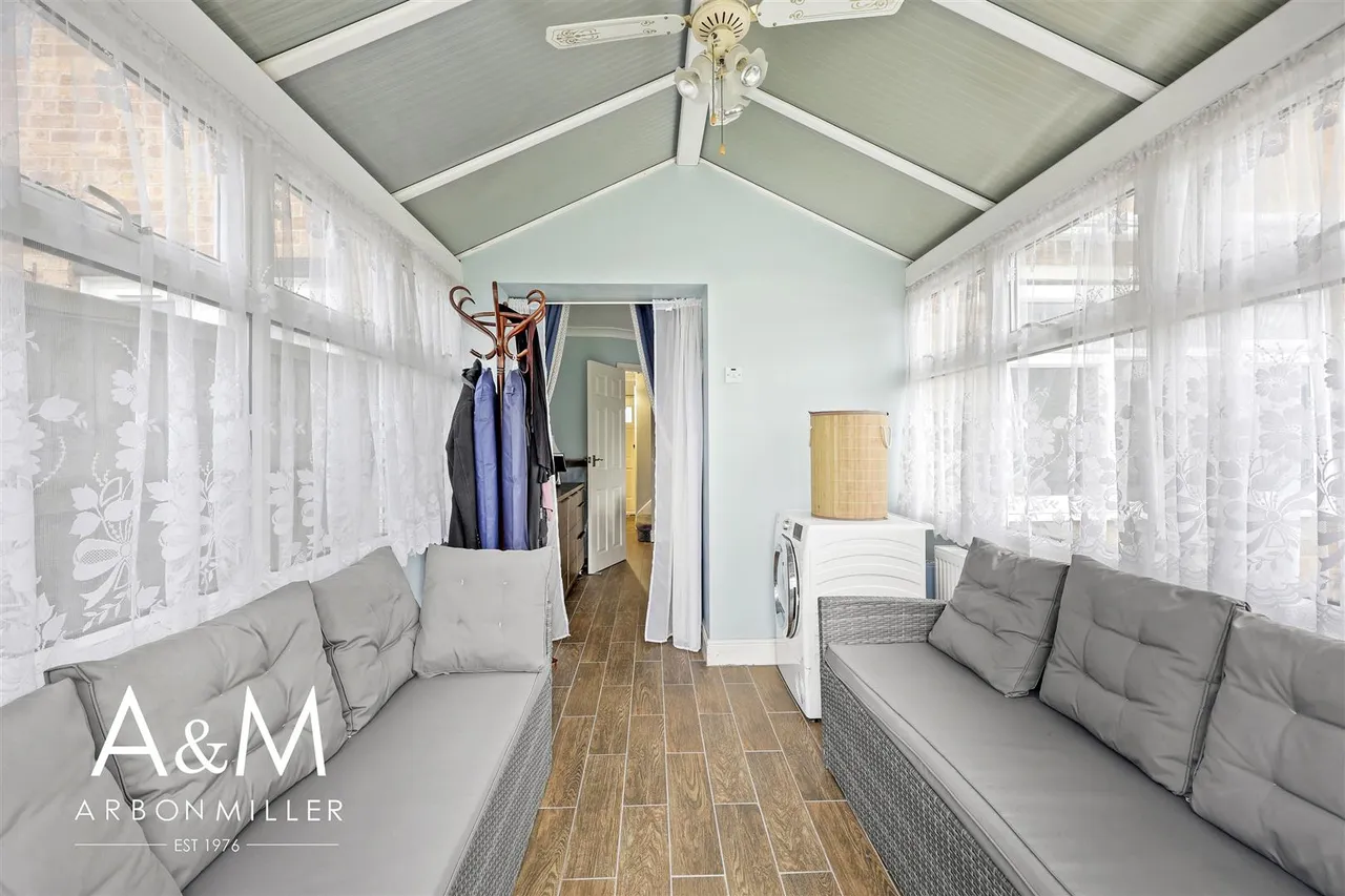 Thatches Grove, Chadwell Heath, Essex, Romford, RM65LA, photo 12