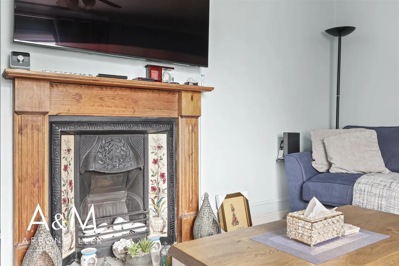Thatches Grove, Chadwell Heath, Essex, Romford, RM65LA, photo 10