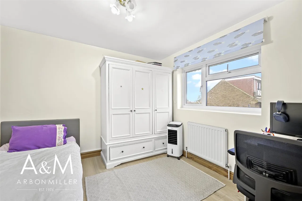 Thatches Grove, Chadwell Heath, Essex, Romford, RM65LA, photo 17