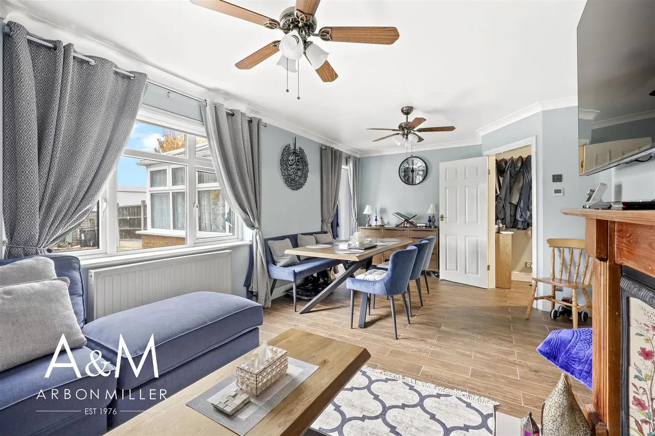 Thatches Grove, Chadwell Heath, Essex, Romford, RM65LA, photo 9