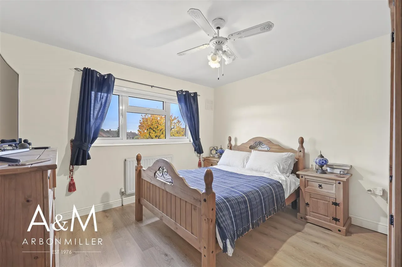 Thatches Grove, Chadwell Heath, Essex, Romford, RM65LA, photo 14
