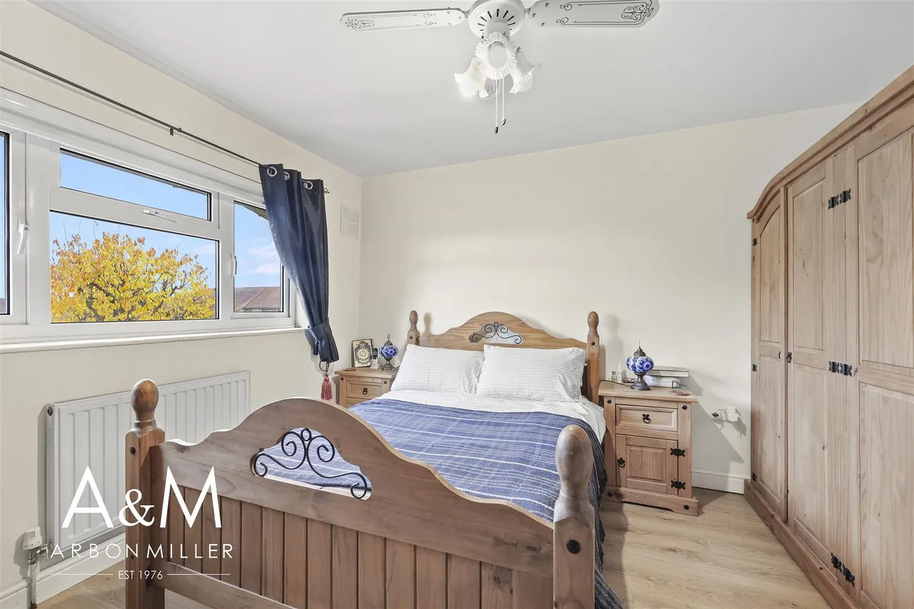 Thatches Grove, Chadwell Heath, Essex, Romford, RM65LA, photo 15